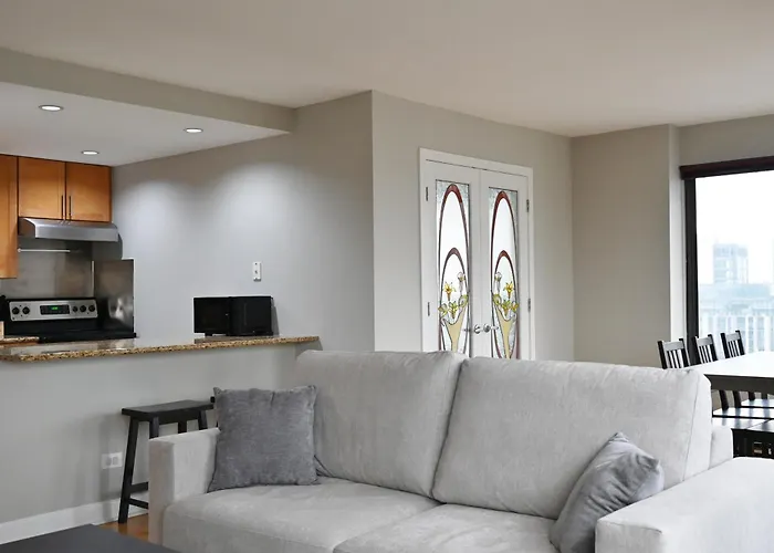 Apartment River North Magnificent Mile Condo, And Views, 43rd Floor Corner, Parking Included! Chicago