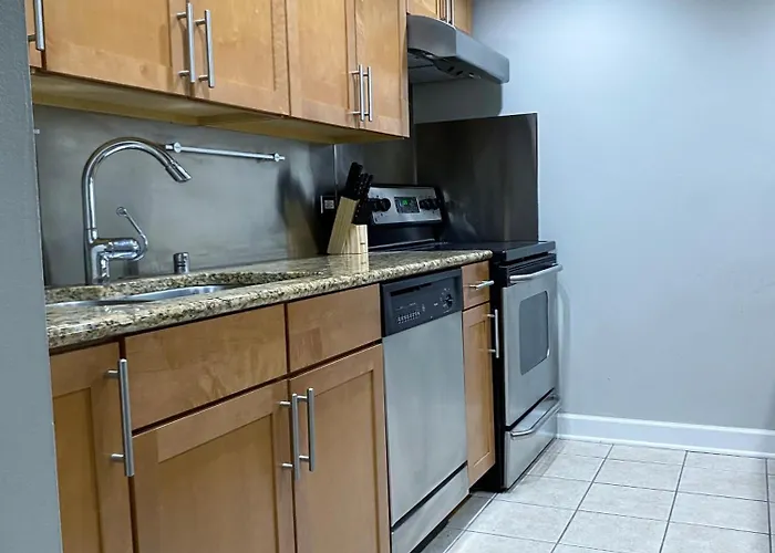 River North Magnificent Mile Condo, And Views, 43rd Floor Corner, Parking Included! Apartment
