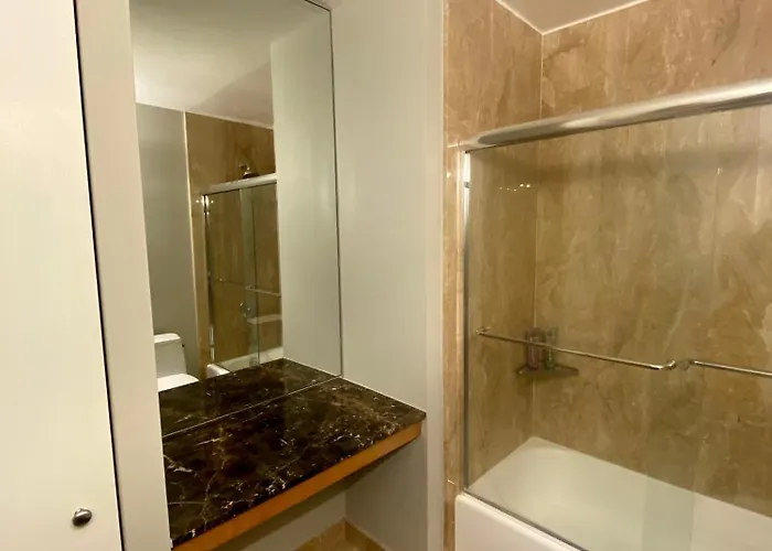 Apartment River North Magnificent Mile Condo, And Views, 43rd Floor Corner, Parking Included! *