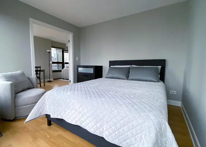 Apartment River North Magnificent Mile Condo, And Views, 43rd Floor Corner, Parking Included!