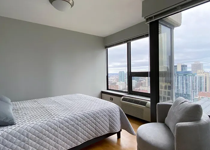 Apartment River North Magnificent Mile Condo, And Views, 43rd Floor Corner, Parking Included! *
