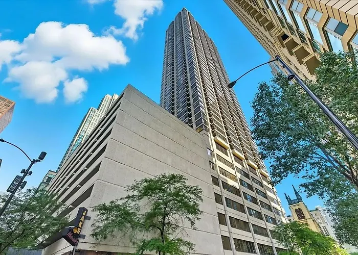 River North Magnificent Mile Condo, And Views, 43rd Floor Corner, Parking Included! Apartment Chicago