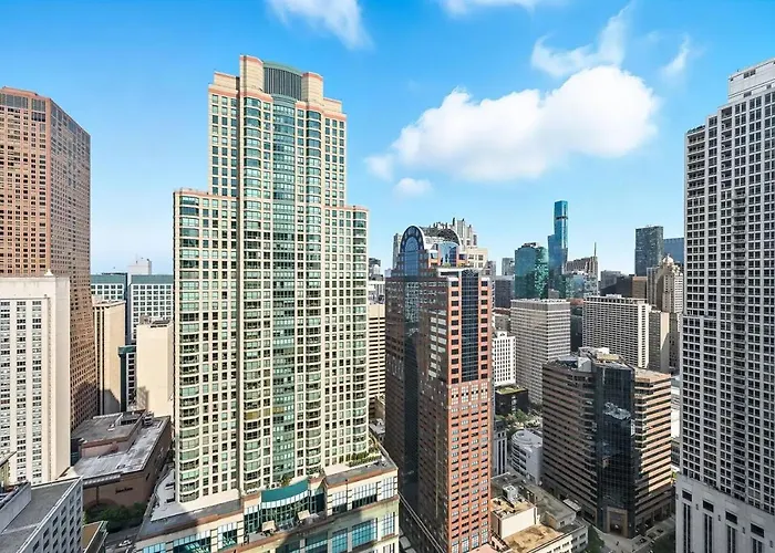 Apartment River North Magnificent Mile Condo, And Views, 43rd Floor Corner, Parking Included!