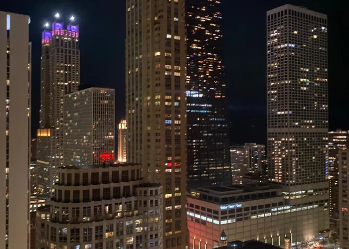 Apartment River North Magnificent Mile Condo, And Views, 43rd Floor Corner, Parking Included!