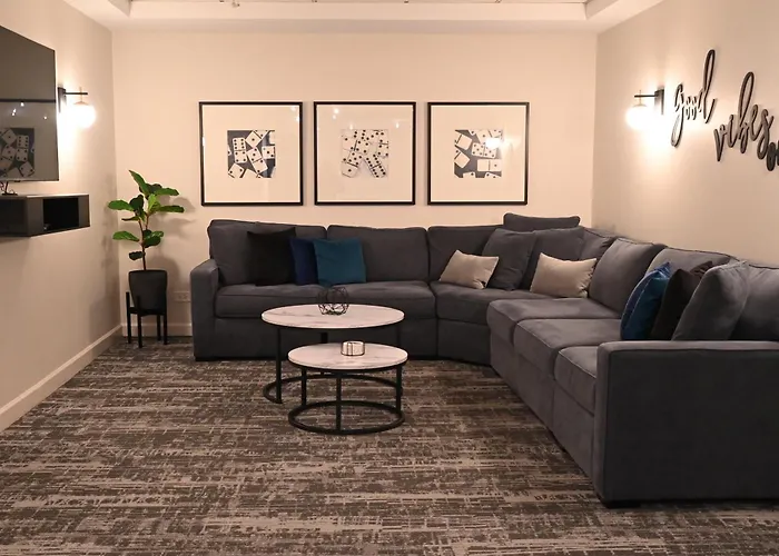 River North Magnificent Mile Condo, And Views, 43rd Floor Corner, Parking Included! Apartment Chicago
